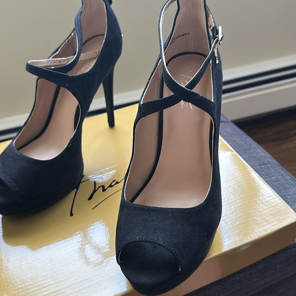 Thalia Sodi Black High Platform Heels - Picture 2 of 5